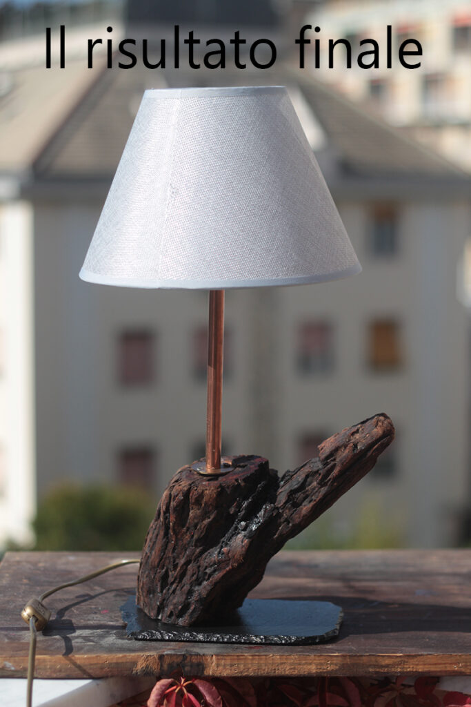 La lampada finita. Che soddisfazione creare una lampada, dal legno alla realizzazione